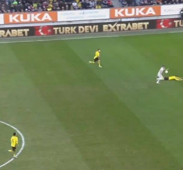 Zmaj majstorski pogodio protiv Borussie Dortmund: Pogledajte snimak gola Ermedina…