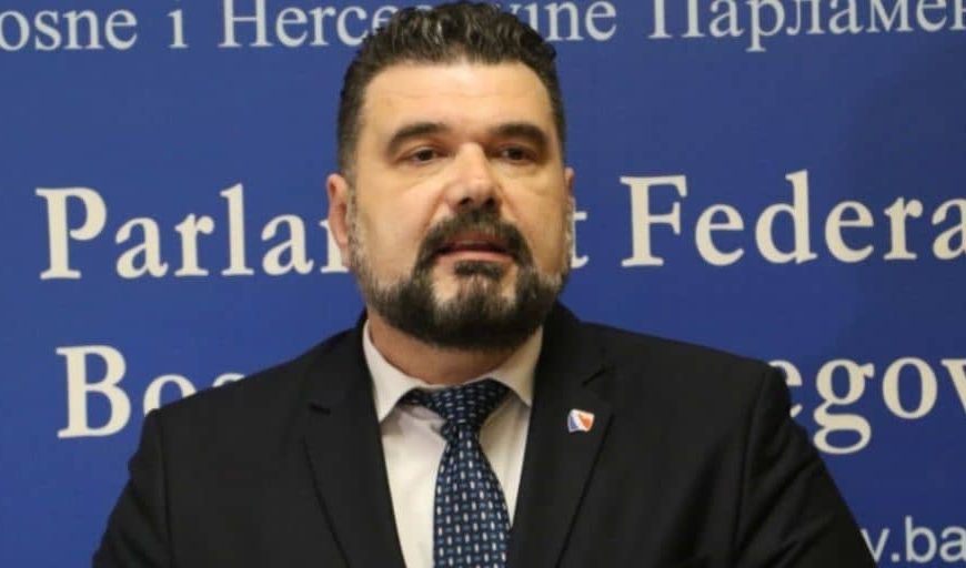 Burno u Parlamentu Federacije, žestoko obraćanje Mahira Mešalića: Zašto se nije moglo sačekati mišljenje Venecijanske komisije?