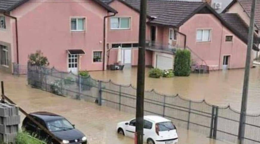 Obilna kiša dovela je do poplava u ovom dijelu Bosne i Hercegovine: Pod vodom su brojni objekti u Bužimu