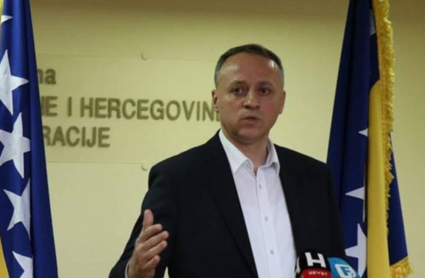 Zastupnik u Parlamentu FBiH napustio SDA, oni ga “prozvali”, odgovorio im riječima Alije Izetbegovića