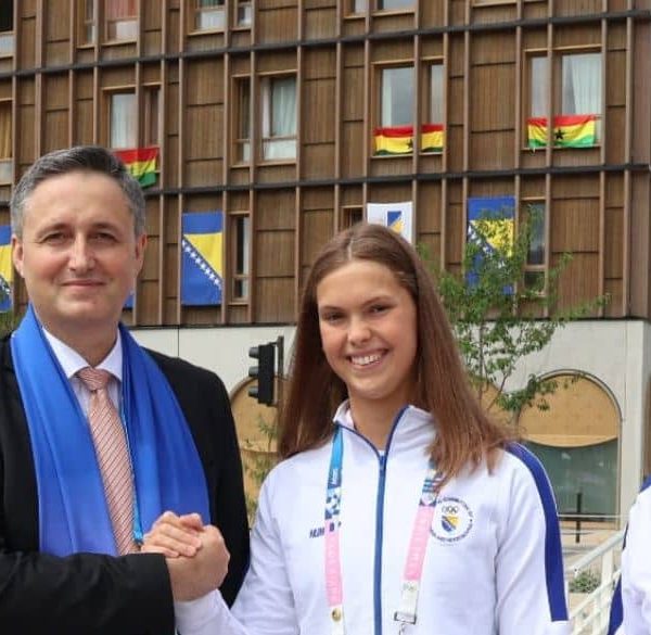 Denis Bećirović podržao bh. sportiste u Olimpijskom selu u Parizu: “S ponosom nosite državnu…