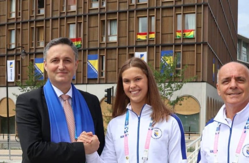 Denis Bećirović podržao bh. sportiste u Olimpijskom selu u Parizu: “S ponosom nosite državnu zastavu Bosne i Hercegovine”