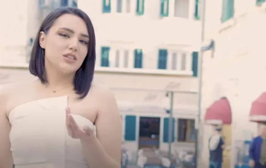 Kćerka Đorđa Balaševića napisala pjesmu za zvezdu Granda, pogledajte spot koji osvaja predivnim kadrovima