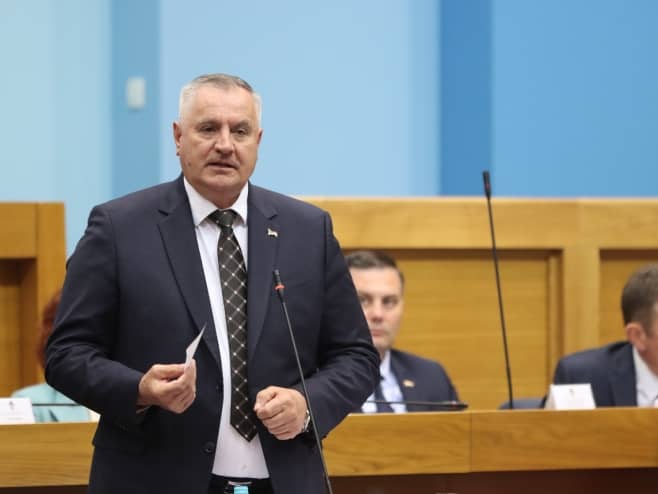 Premijer RS Radovan Višković progovorio o zastavama: “Kad se vijori šahovnica od Jablanice pa nadalje, to nikom ne smeta”