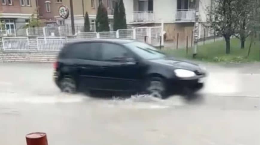 Snažno nevrijeme praćeno grmljavinom u bh. gradu: Pogledajte snimak sa lica mjesta