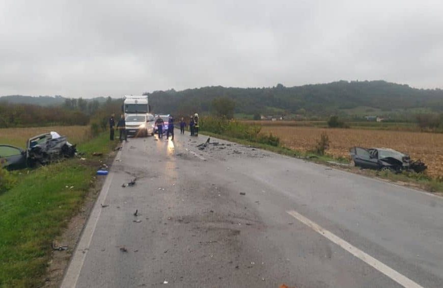 Teška saobraćajna nesreća kod Doboja, jedna osoba poginula,…