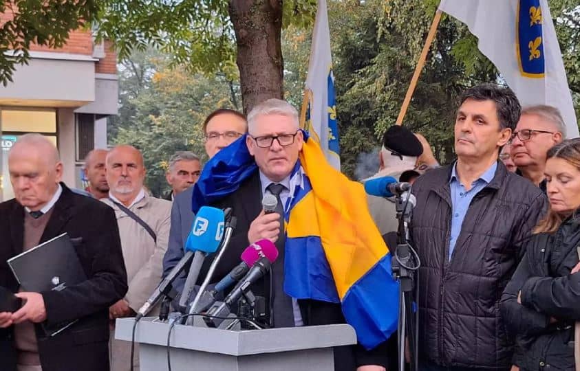 Žestoke kritike Christianu Schmidtu na protestima ispred OHR-a: “Nek se mole Bogu da se ne desi narod”