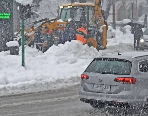 Grozna situacija: Tešanj drugi dan bez struje i vode nakon…