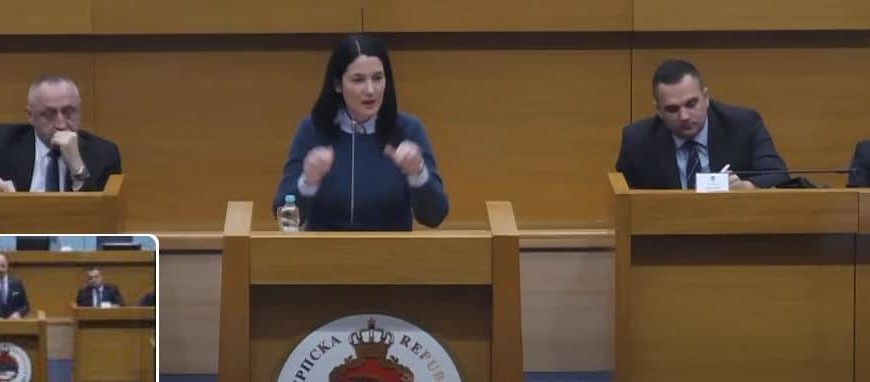 Jelena Trivić žestoko poručila u NSRS: “Šta ako Dodik ide dole i povuče i RS i sve nas za sobom”