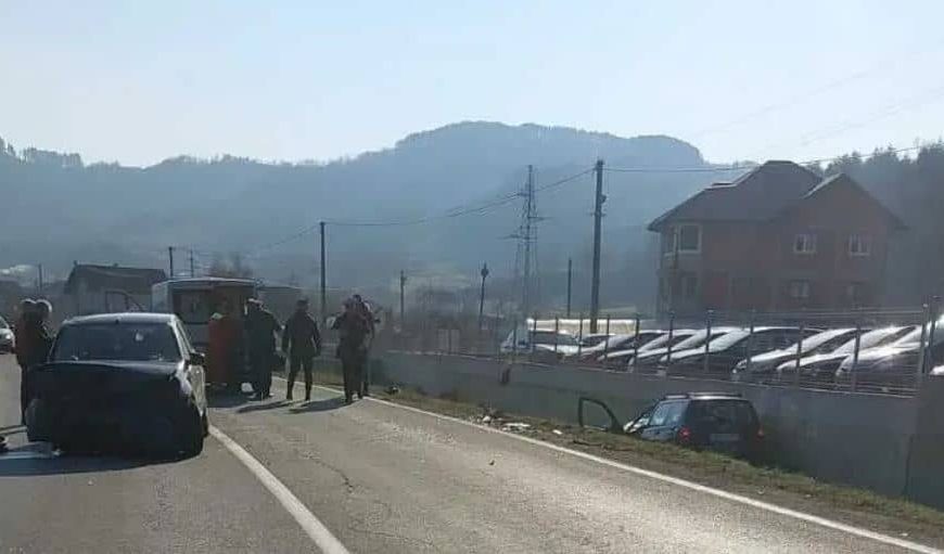 Težak udes na magistralnom putu M-17, hitna i policija na terenu, saobraćaj u potpunosti obustavljen kod Maglaja