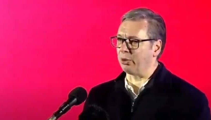 Aleksandar Vučić na skupu u Srbiji: “Posebno hvala vama iz Doboja, žele nas jadne i na koljenima”